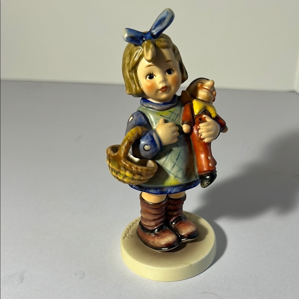 Goebel Hummel “What Now?” Figure. Special edition 1981. GH109